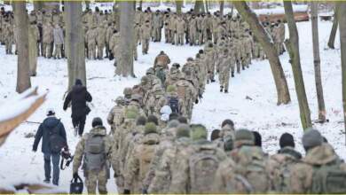 القوات الأوكرانية في مناورات في كييف يوم 22 يناير