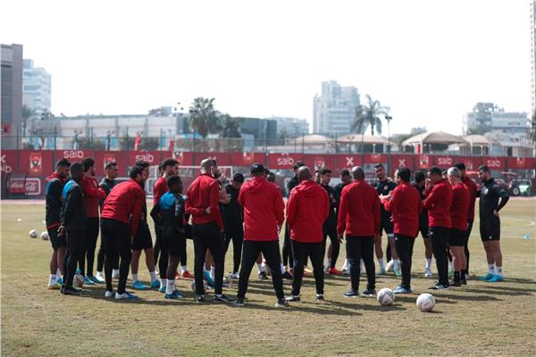 موسيماني قبل بداية المران يطلب من اللاعبين التركيز في القادم