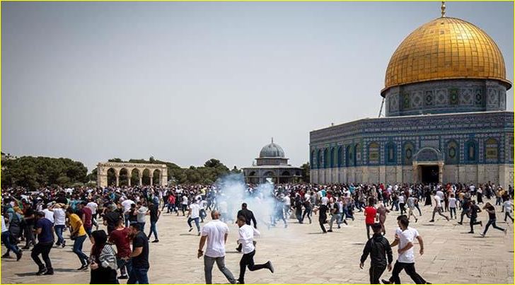 اقتحام قوات الاحتلال المسجد الأقصى