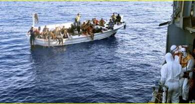 قارب هجرة غير شرعية في ميناء طرابلس اللبناني