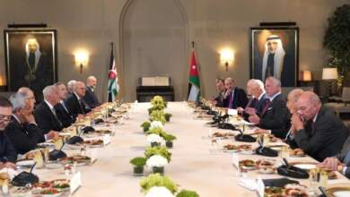ملك الأردن فى اجتماعه مع رؤساء حكوماته السابقين