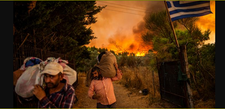 الحرائق جراء الحرارة المرتفعة أجبرت السكان المحليين على مغادرة منازلهم