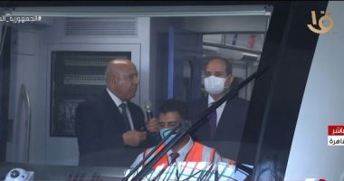 الرئيس عبد الفتاح السيسى في القطار الكهربائ
