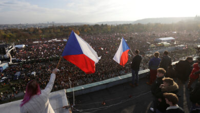 تظاهر آلاف المواطنين في التشيك