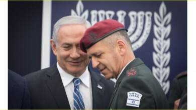 رئيس الأركان الإسرائيلي المنتهية ولايته الجنرال آفيف كوخافي ورئيس الوزراء بنيامين نتنياهو