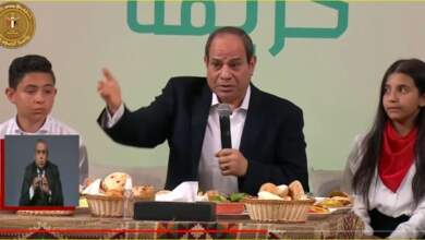 الرئيس السيسي يتنال الإفطار مع أهالي قرية المعصرة