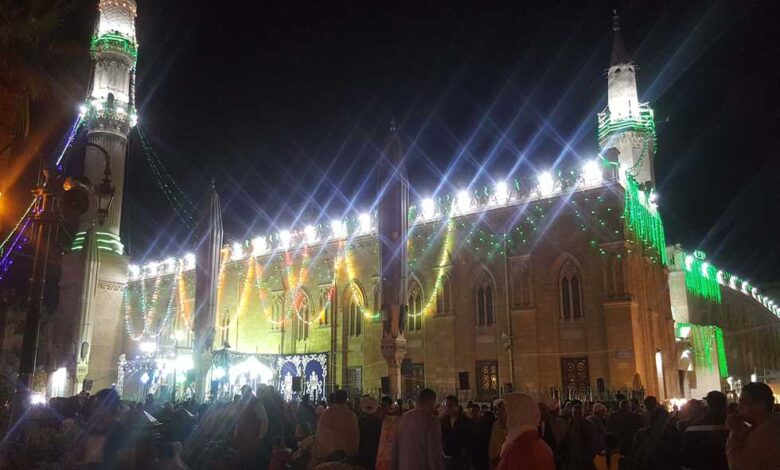 صلاة التراويح بمسجد الإمام الحسين