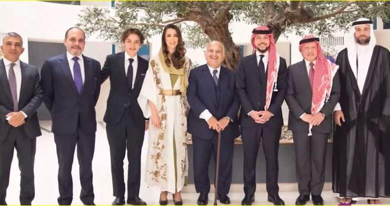 العريس الحسين بن عبد الله الثانى والعروس رجوة خالد السيف بيت أفراد العائلتين