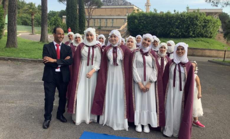 ملكات بالحجاب مع الراعى الإعلامى للمبادرة إكرامى هاشم مراسل "موقع بيان"