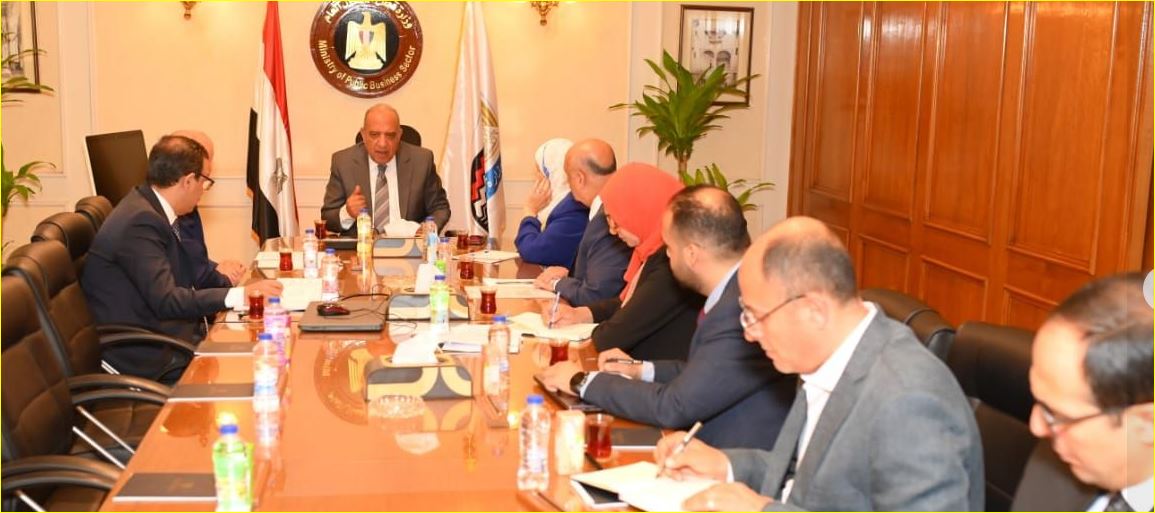 وزير قطاع الأعمال العام يبحث مع رئيس "مدينة دمياط للأثاث" فرص الاستثمار