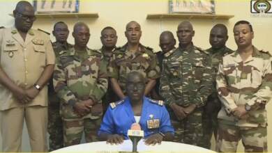 الجنرال عبد الرحمن تشياني رئيساً ورجال المجلس الانتقالي في النيجر