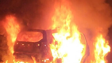 النيران تلتهم سيارة نقل