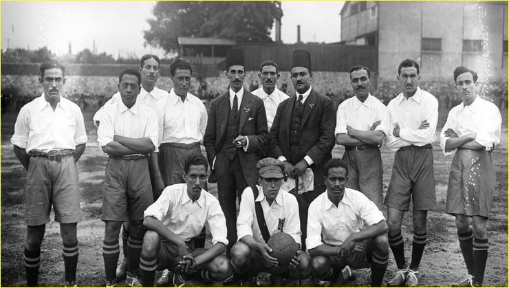 صورة نادرة لتشكيلة المنتخب المصري لكرة القدم سنة 1920.