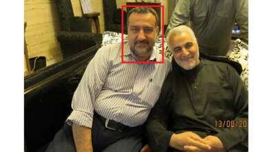 رضى موسوى (فى الإطار) مع قاسم سليمانى قائد الحرس الثورى السابق الذى اغتالته إسرائيل