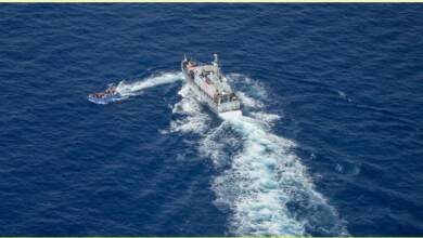صورة لقارب مكتظ بالمهاجرين في البحر الأبيض المتوسط في عام 2021. المصدر - أرشيفية