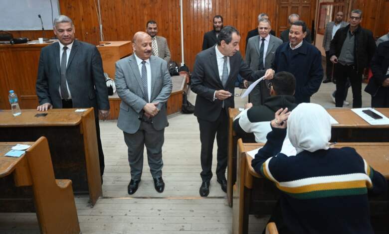 أ.د. ياسر مجدي حتاته رئيس جامعة الفيوم يتفقد الامتحانات