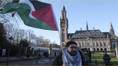 علم فلسطين على خلفية محكمة العدل الدولية