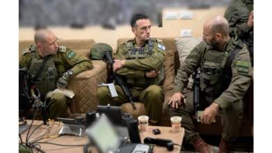 وزير الدفاع الإسرائيلى وقادة جيش الكيان الصهيونى