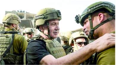 نتنياهو بزى الجيش الإسرائيلى