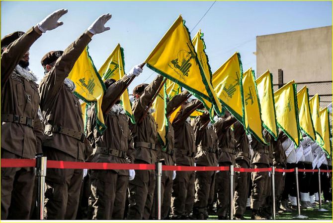 عناصر من حزب الله تشارك في تشييع العناصر الذين استهدفتهم إسرائيل