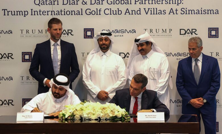 إيريك ترامب ابن الرئيس الأمريكى يوقع عقد مع القطريين