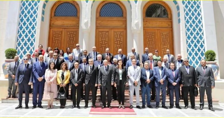 نخبة من كبار المسؤولين، الإعلاميين والخبراء الأكاديميين