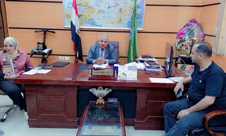 د. خالد خلف قبيصي فى اجتماعه مع إدارة المراجعة الداخلية والحوكمة بالمديرية والإدارات التعليمية بالفيوم