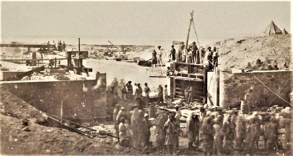 صورة نادرة لأعمال حفر قناة السويس