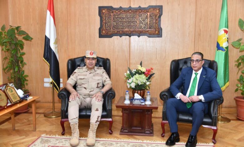 محافظ الفيوم وقائد قوات الدفاع الشعبى