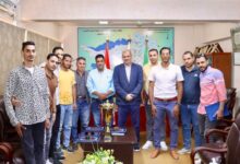 المهندس محمد عبد الجليل النجار والفريق الفائز بالبطولة
