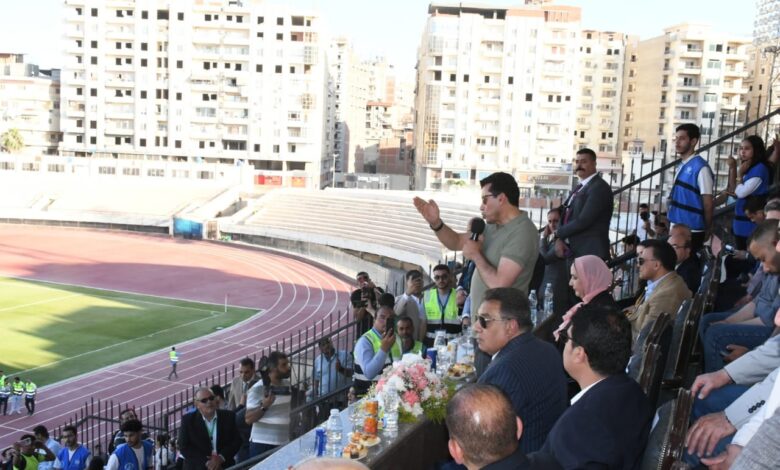 وزير الشباب والرياضة فى استاد المنصورة