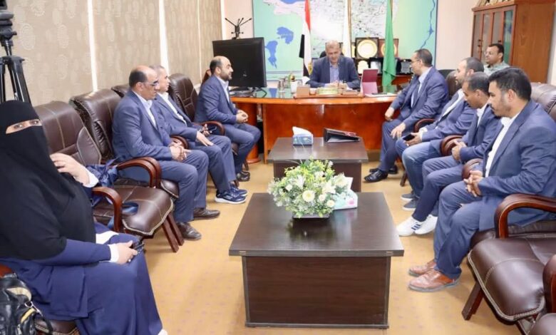 المهندس محمد عبد الجليل النجار، رئيس مجلس الإدارة والعضو المنتدب لشركة مياه الشرب والصرف الصحي بالفيوم وفريق عمل الإدارة العامة للتدريب