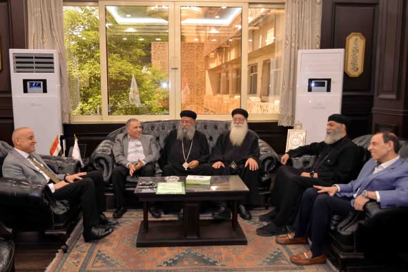 وفد كنسى يهنأ محافظ الأقصر بعيد الأضحى