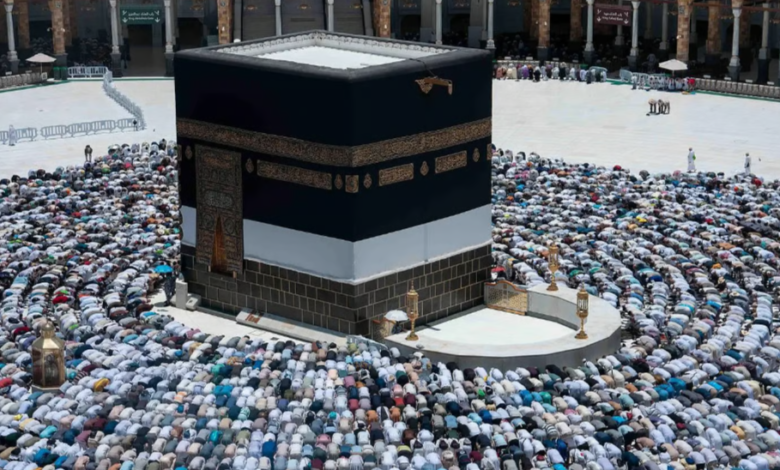 الصلاة امام الكعبة