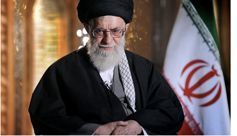 على خامنئى