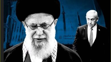 المرشد الإيرانى خامنئى وفى الخلفية نتنياهو