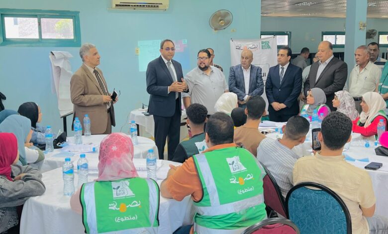 محافظ قنا