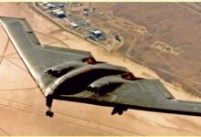 قاذفة من طراز B-2 الأمريكية